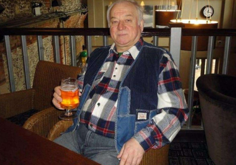 1997年，俄顶尖专家叛逃，俄发布全球追杀令，普京真的会放过他？