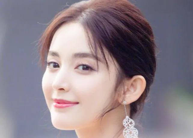 谁说新疆无美女？这5位，颜值高，身材好，实力强，个个都是美女