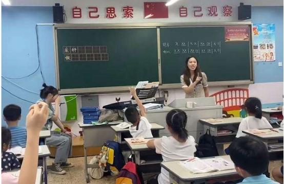 教师行业工作者注意，学历成硬性要求，部分老师恐面临失业