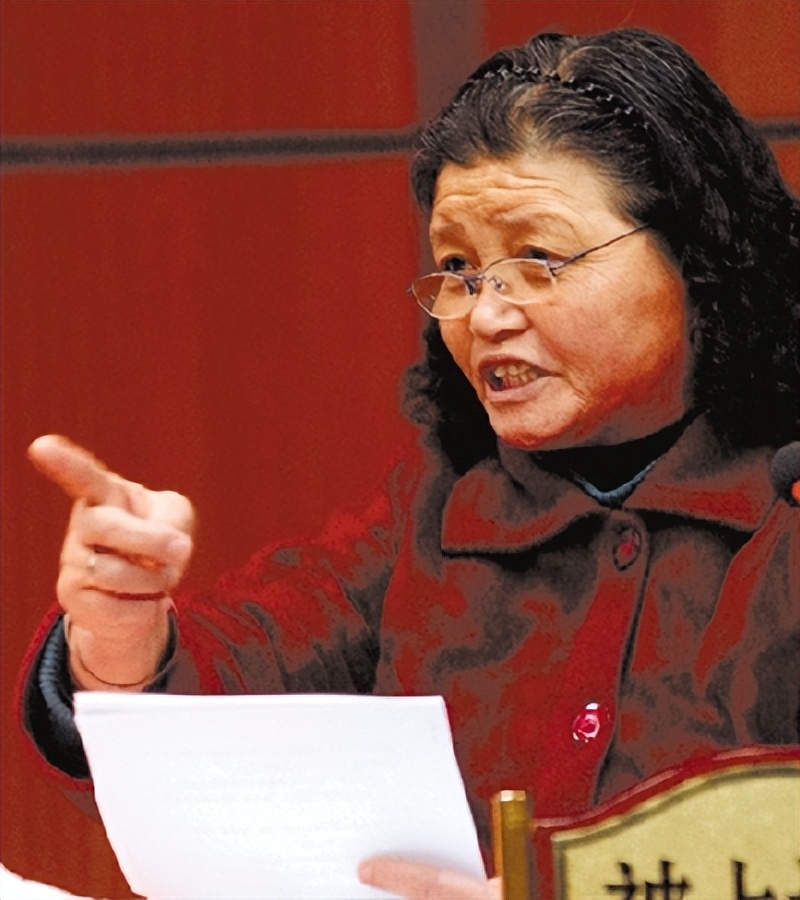 2010年，郑州大学生扶老人被索赔20万，法院两次开庭，最后咋判的