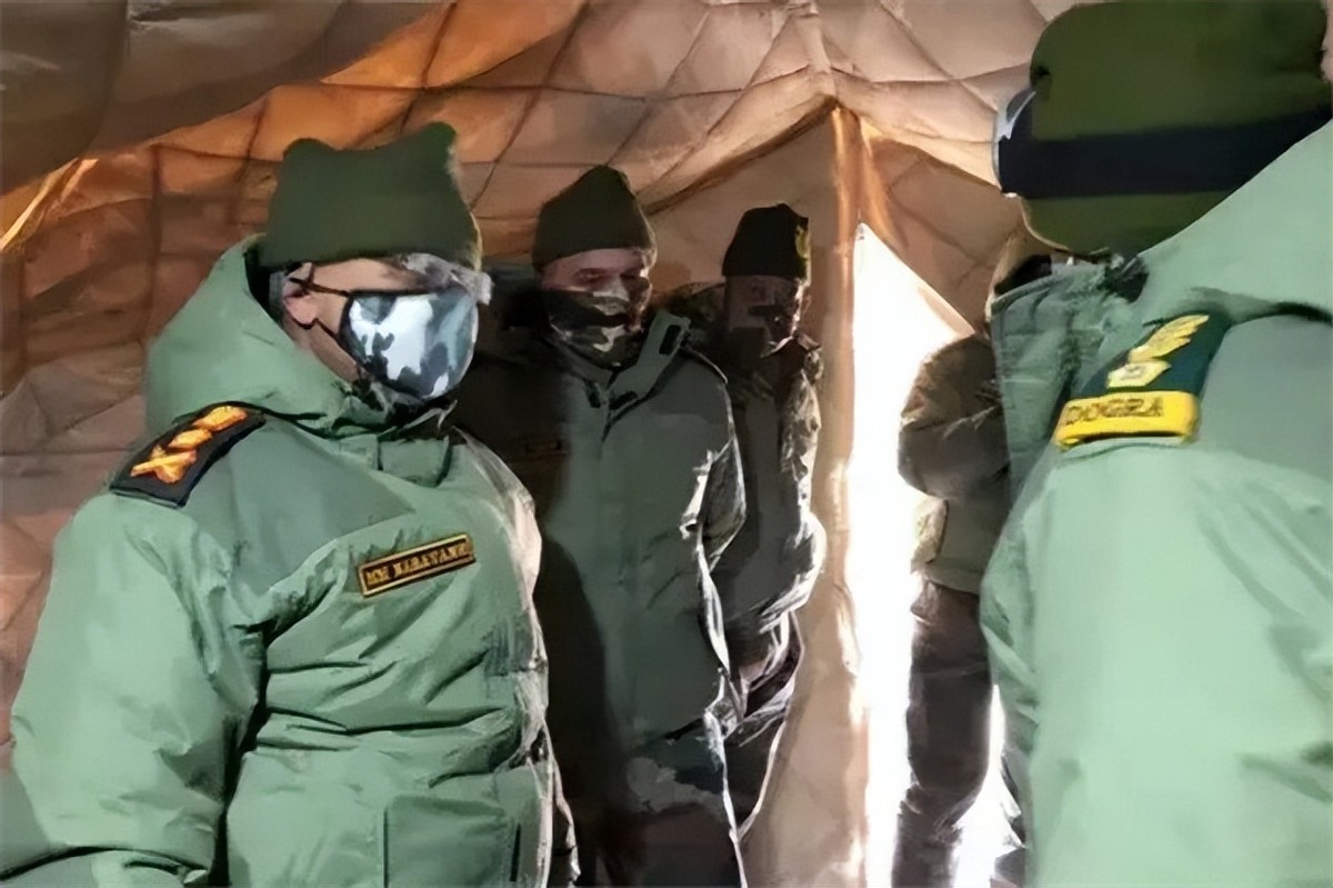 印度陆军司令：出身婆罗门家庭，父亲是空军军官，妻子管军属福利