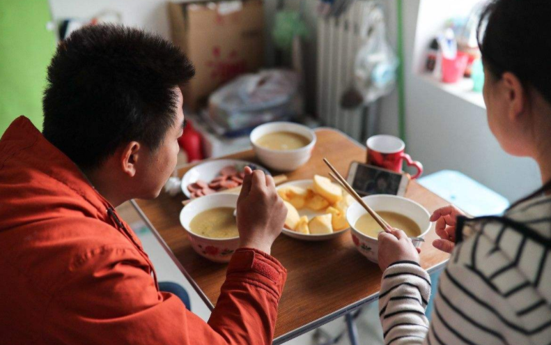 南开大学“夫妻宿舍”受欢迎，网友羡慕不已：这是别人家的宿舍