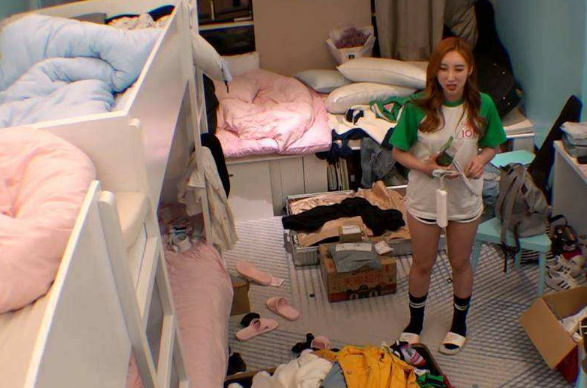 大学女生宿舍的裸睡(大学女生宿舍群名)