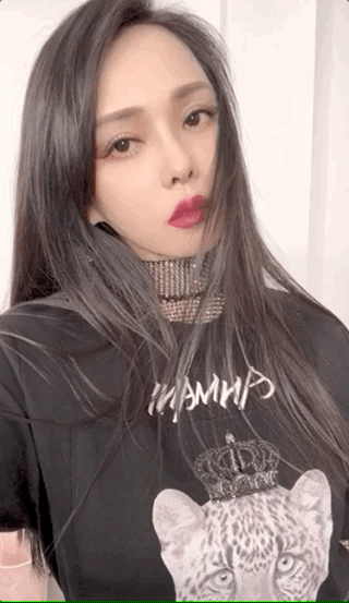 伊能静54岁生日，与女儿一起托腮卖萌像姐姐，发长文谈人生感恩