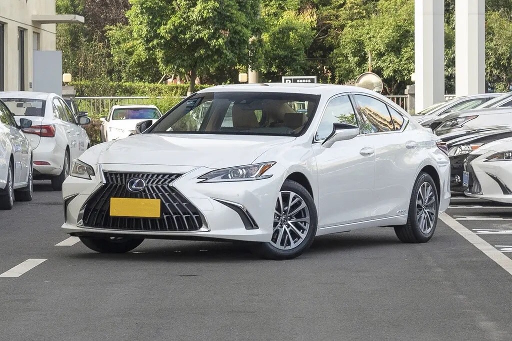 开完雷克萨斯ES300H，再换上朋友的奥迪A6L，车主说出真实感受