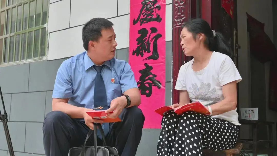 “美好生活，民法典相伴”丹凤县人民检察院开展普法宣传活动