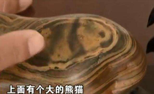 2003年，男子捡到熊猫奇石，有人出100万都不卖，专家：价值1.5亿