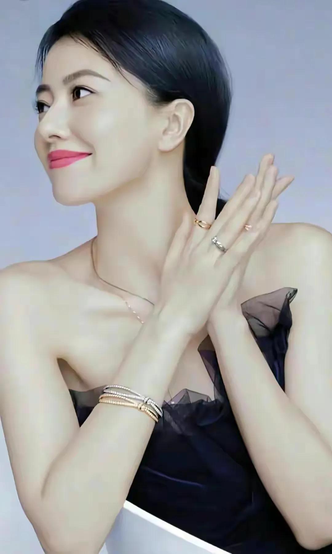 我觉得高圆圆的美是清新脱俗