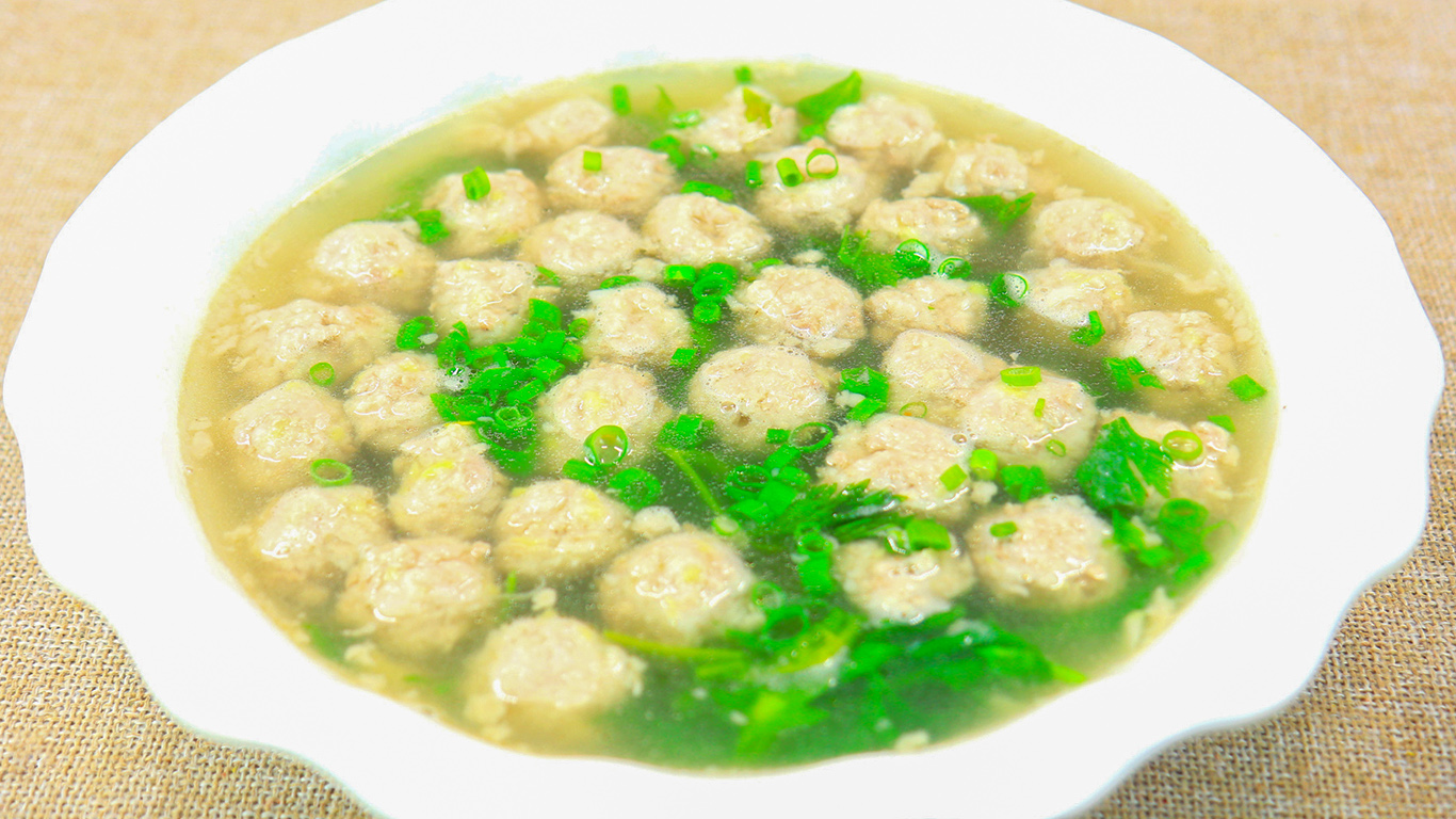 推荐【芋头丸子汤】:清淡不油腻三,芋头红薯蒸煮烤最佳,可以搭配牛奶