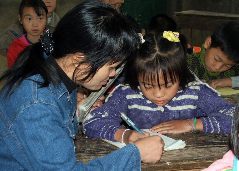 部分教师不再是“临时工”，或将“择优入编”，代课老师有份吗