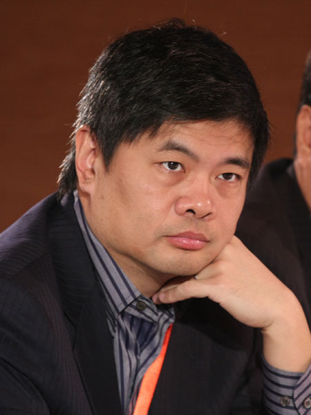 独自抚养两个孩子成长,本以为这样的生活会平静的过下去,可丁健的一句