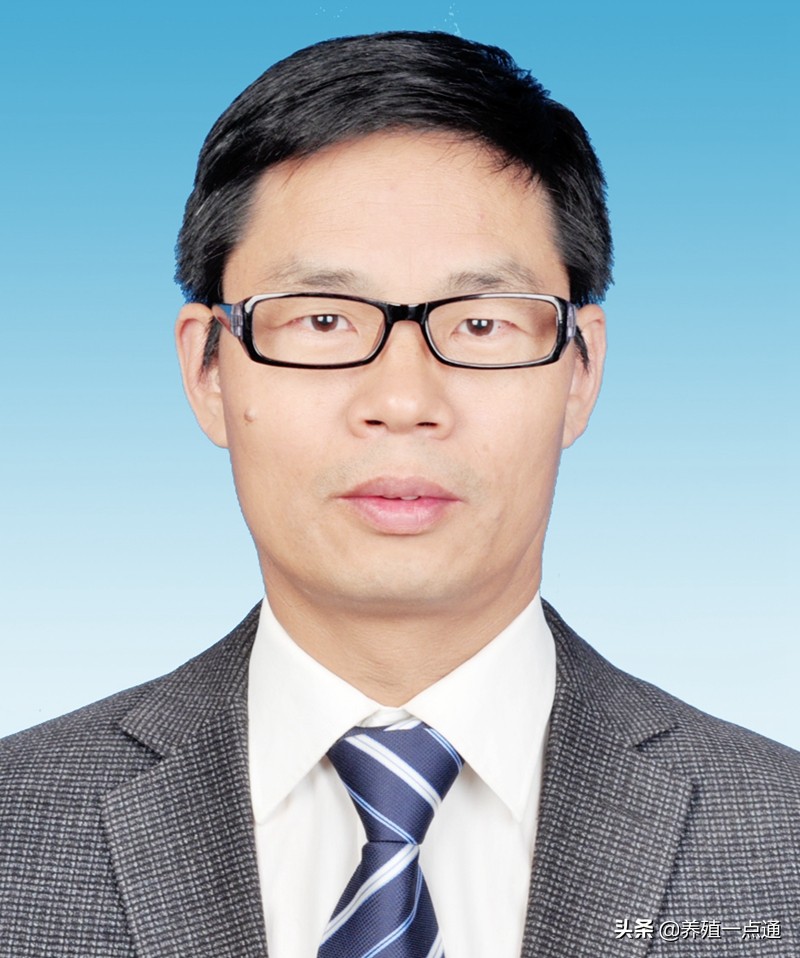 董坤，云南农业大学教授、博导，蜂学系系主任，蜂业专家