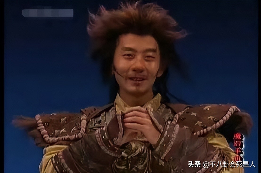 但他所饰演的角色大部分都是配角,除了哮天犬以外,就是《魔幻手机》里