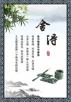 鱼游碧水如诗行，鳞光点点似星落，自在悠然，尽显自然之灵韵。