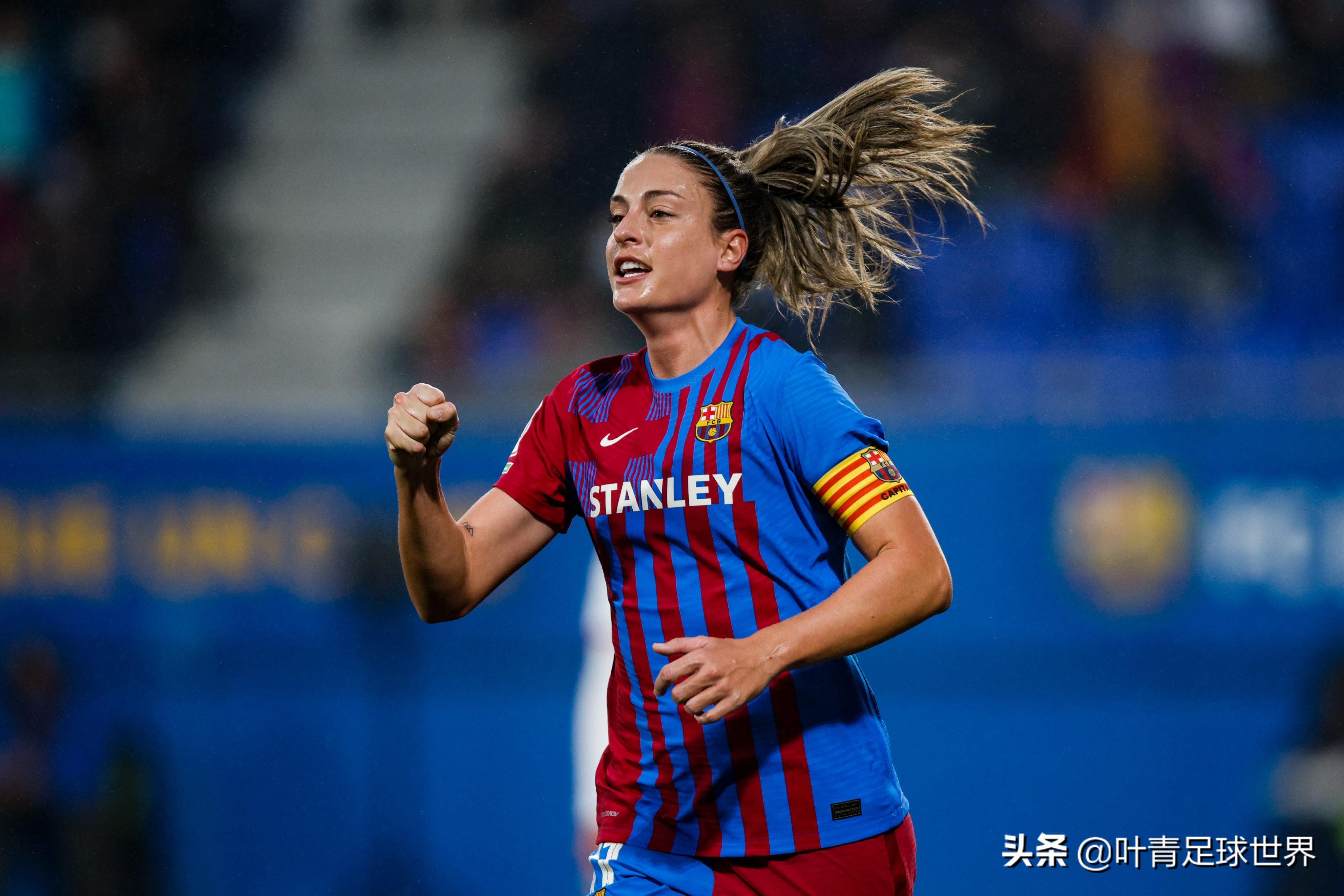 巴萨女足队长多大(1年夺6大奖!