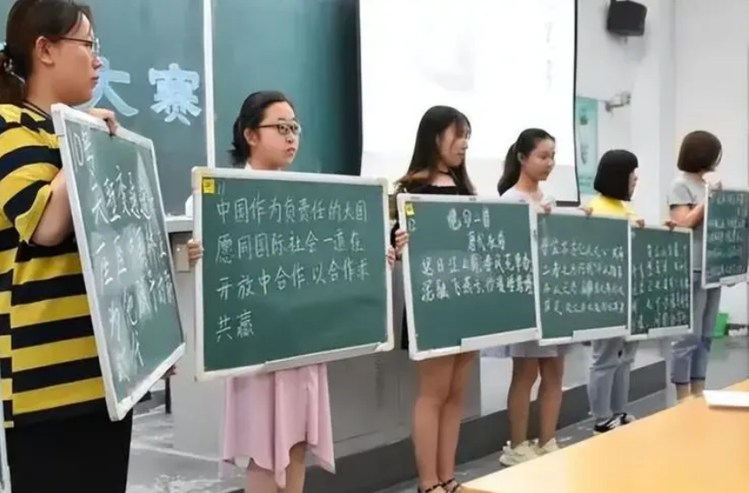 “取消非师范生从教资格”呼声高，教育部回应，让师范生处境艰难