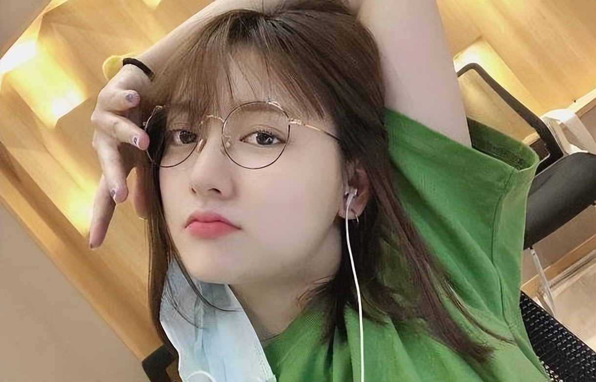 “圈内狂人”董思怡：当郭敬明面怼他发房卡，让毒嘴评委哑口无言