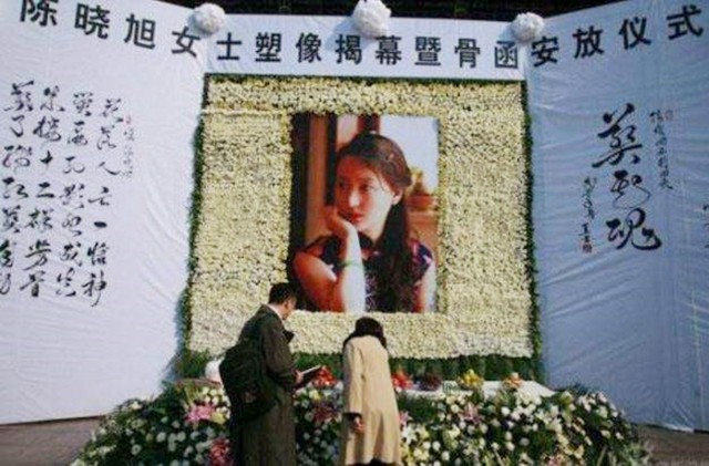 07年“林妹妹”陈晓旭葬礼：死前对父亲说了五个字，邓婕悲伤欲绝