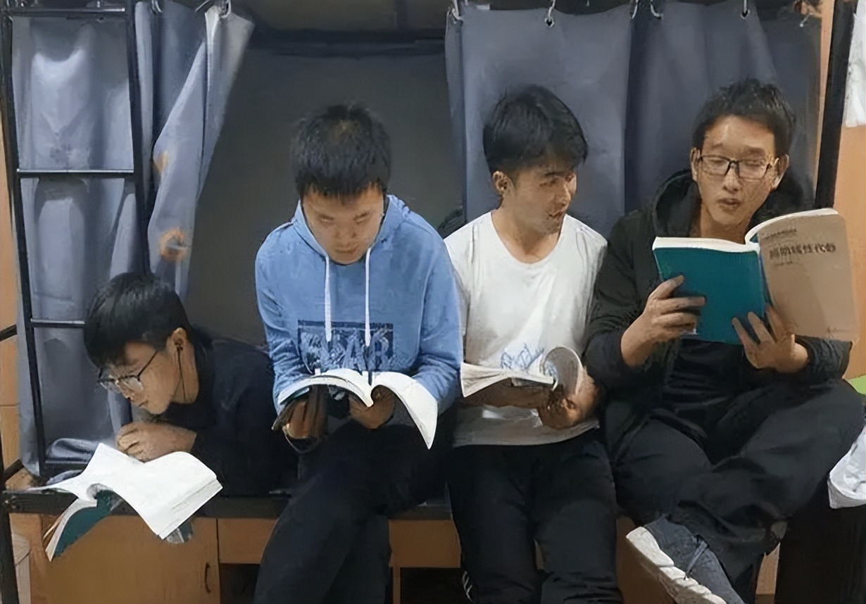 为了“迎接新生”，各大学晒出研究生宿舍环境图，网友：不如不晒