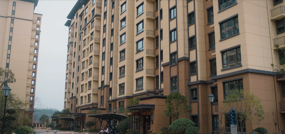 幸福到万家：全家凑35万给弟弟买房，哥嫂住400元小屋，心疼幸福