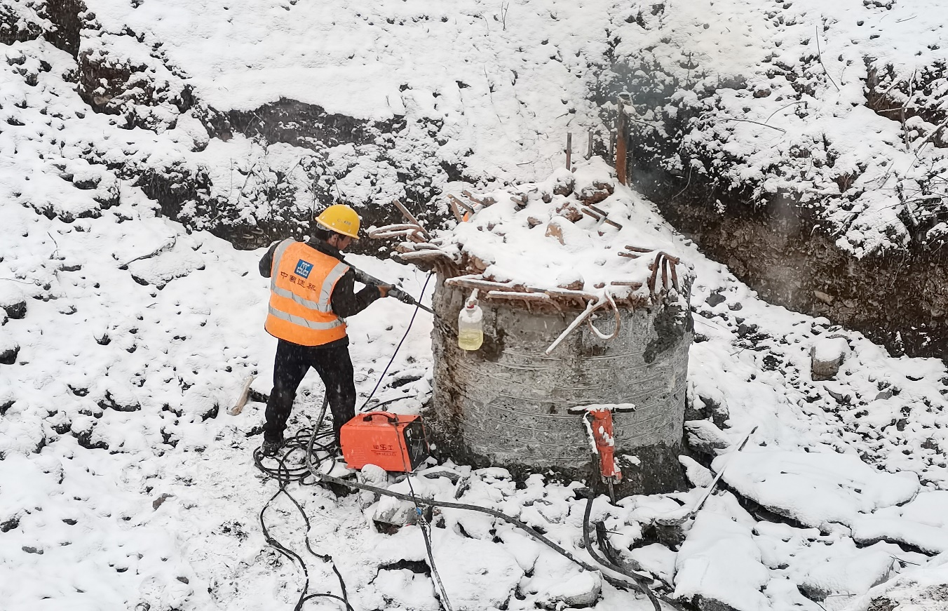 风雨无阻 日夜兼程，致敬奋战在青海加西项目的最美劳动者