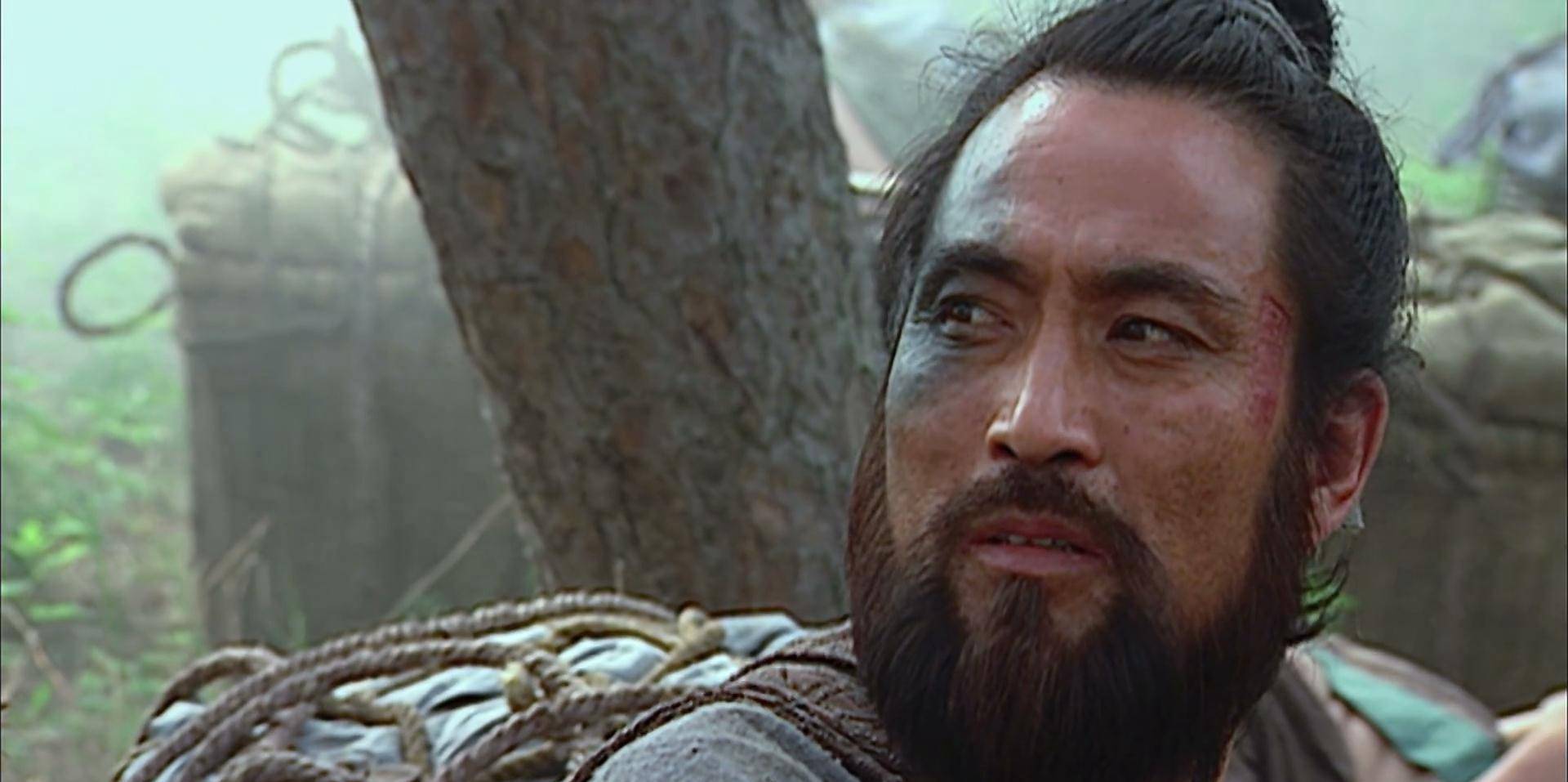 1956年,翟乃社出生在青岛,修理工出身的他机缘巧合之下做起了演员,从