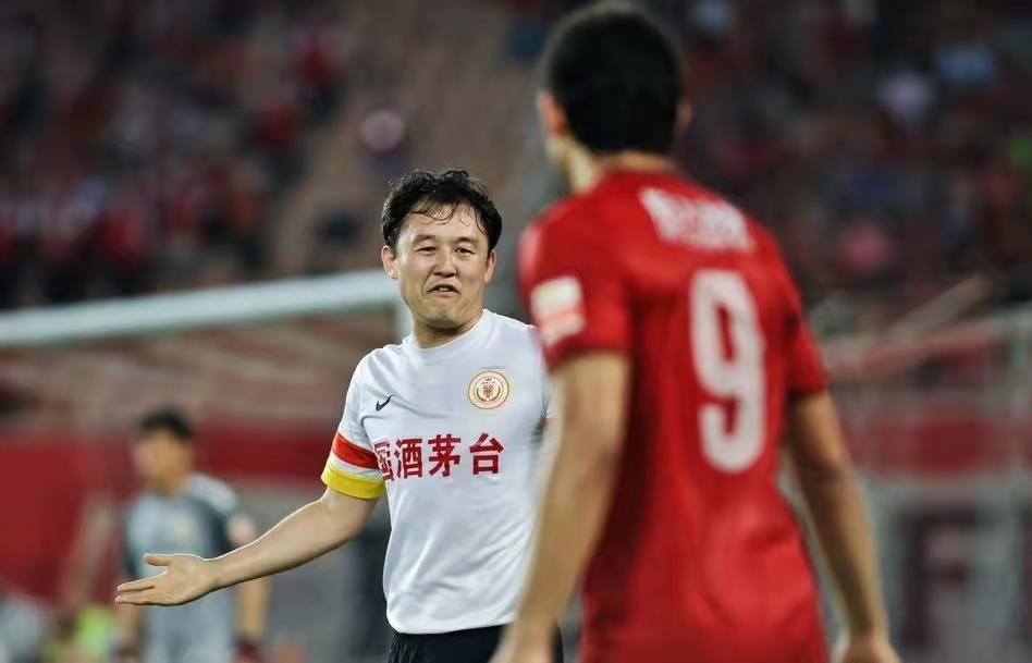 贵州人和足球俱乐部主教练（冤冤相报何时了，往事知多少，少帅高洪波与大佬孙继海的恩怨情仇）