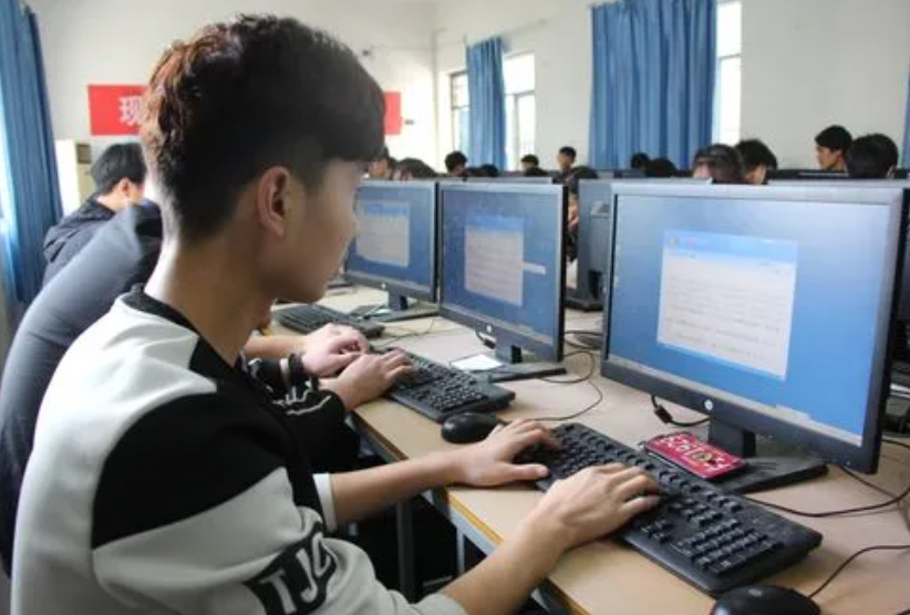 大学生专业“赚钱能力”排名，软件工程月入过万，数学仅排第九