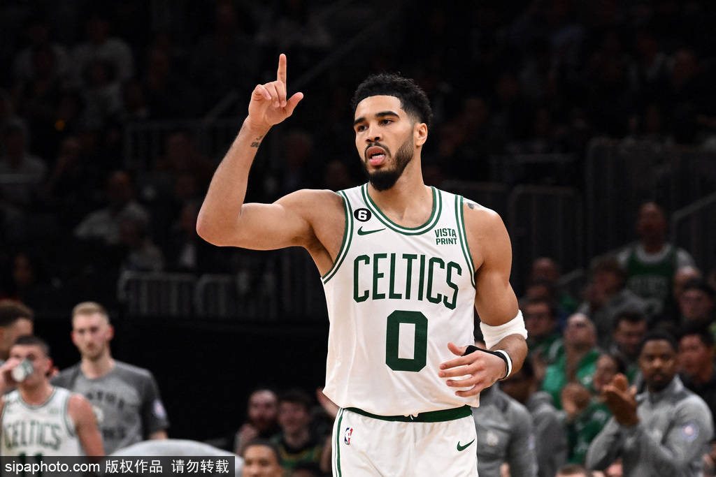 库里追梦格林雕像图片（当大家纷纷开始效仿库里时 他却不像自己了）