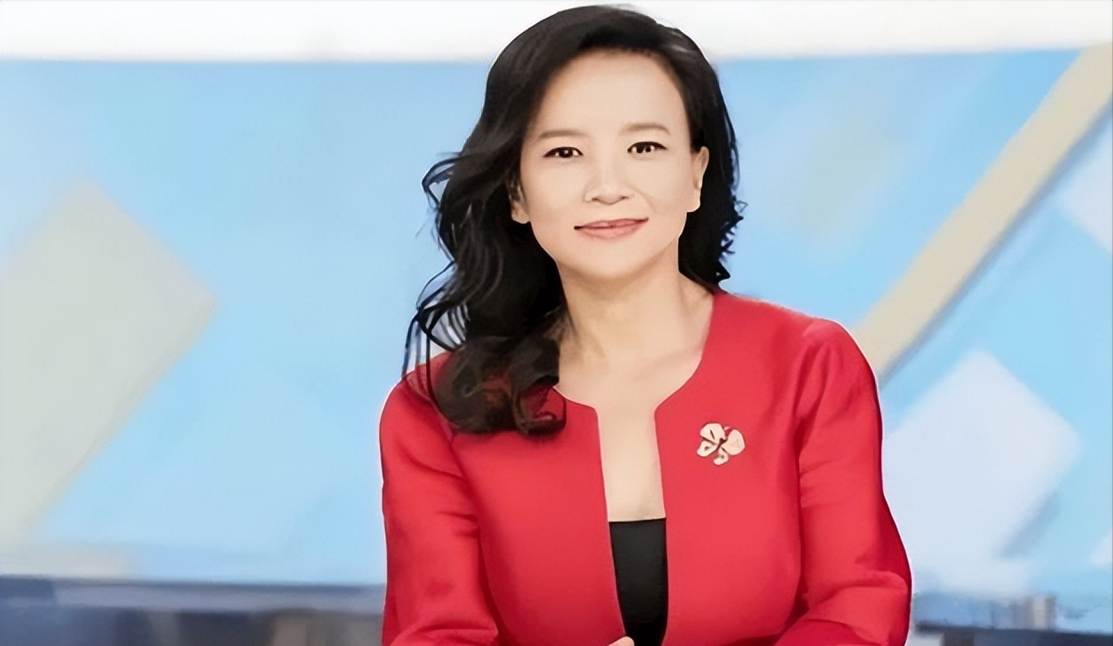 央视女主持成蕾,潜藏了18年的"间谍",说错1句话泄露身份