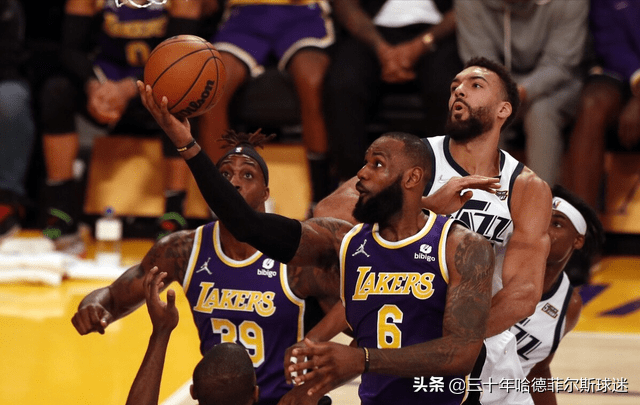 nba为什么三秒违例(NBA常规赛：湖人逆转爵士止3连败的原因，小说都不敢这么写)