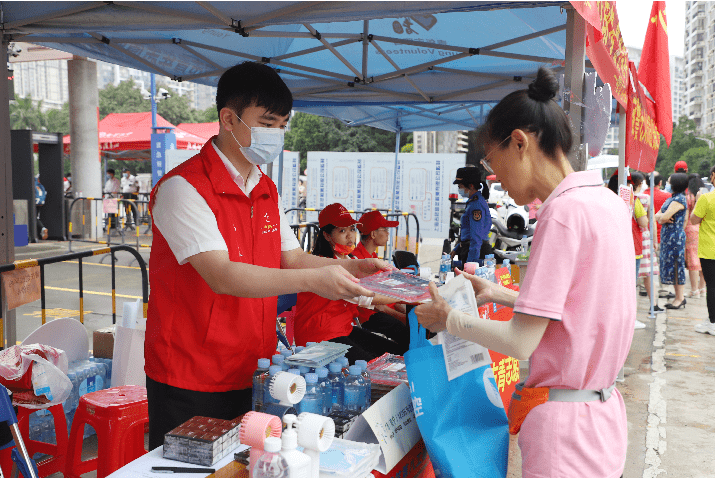 为梦护航 铁军同行——中建八局广西分公司“小红帽”爱心助考