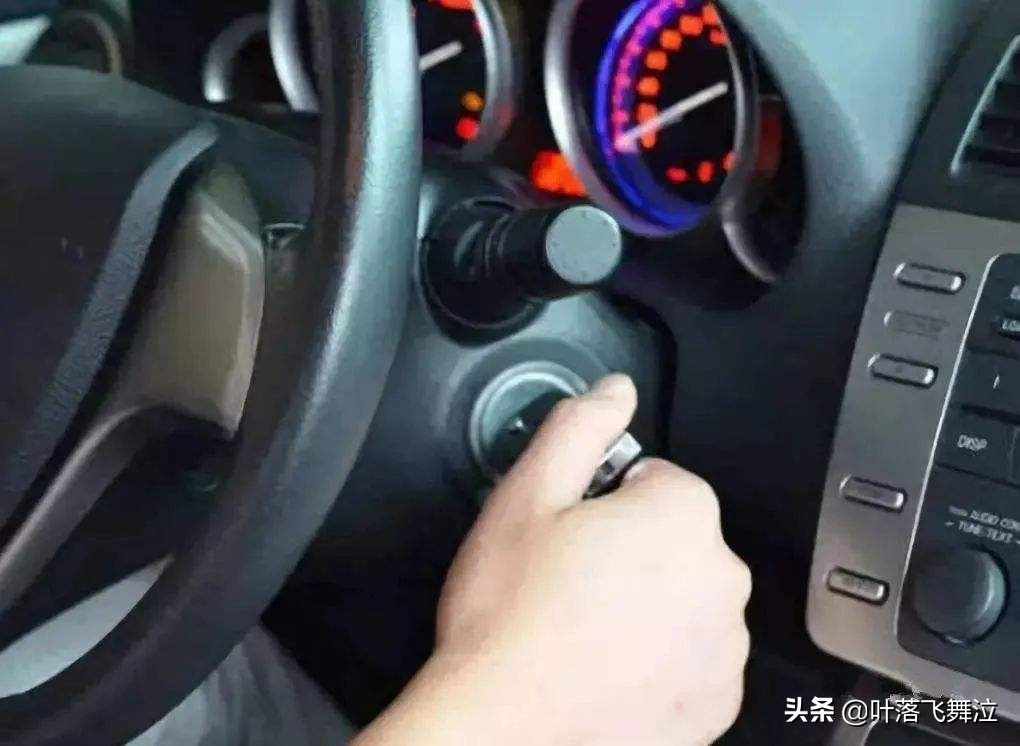 汽车电瓶没电无法启动？快速检测与解决步骤