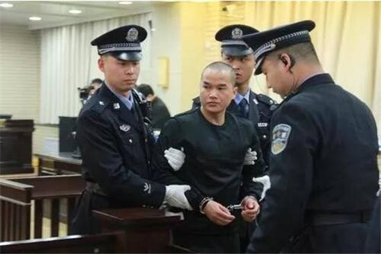 2018年张扣扣被判处死刑，临刑前对父亲说了五个字：爸爸，没事的