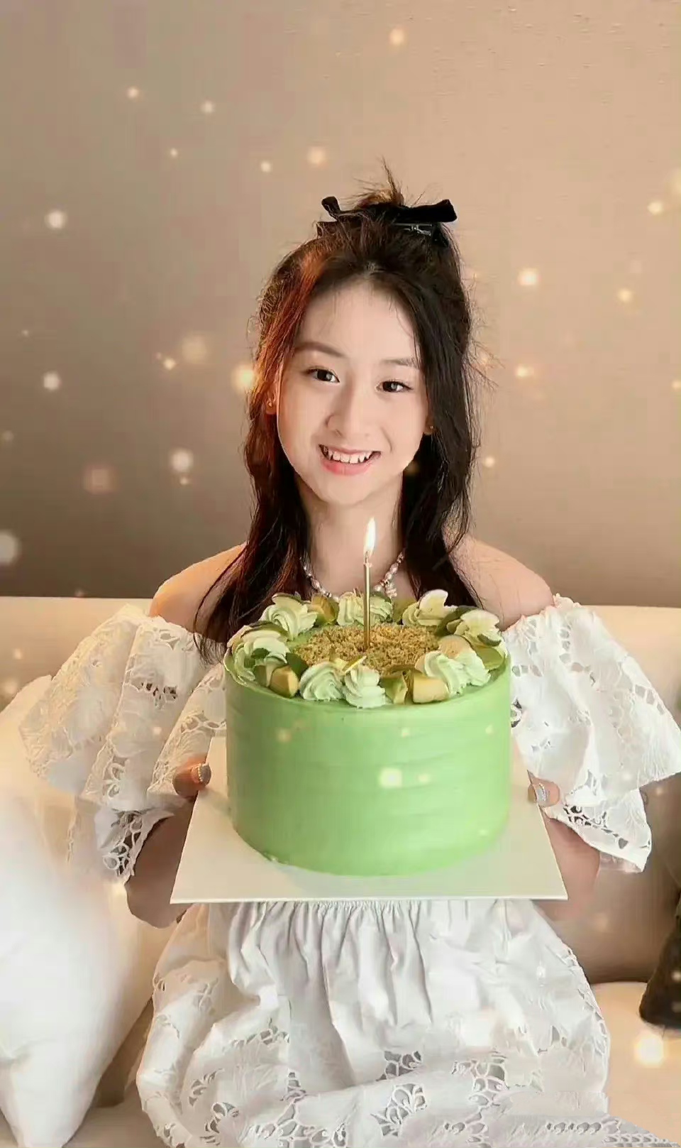 森蝶真的长大了!颜值不减反增,冷白皮大长腿淡妆状态更是逆天