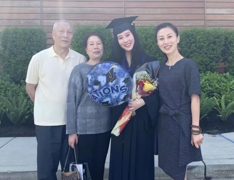 杨子的母亲刘丽芹:前儿媳陶虹太强势,黄圣依是她心中的完美儿媳