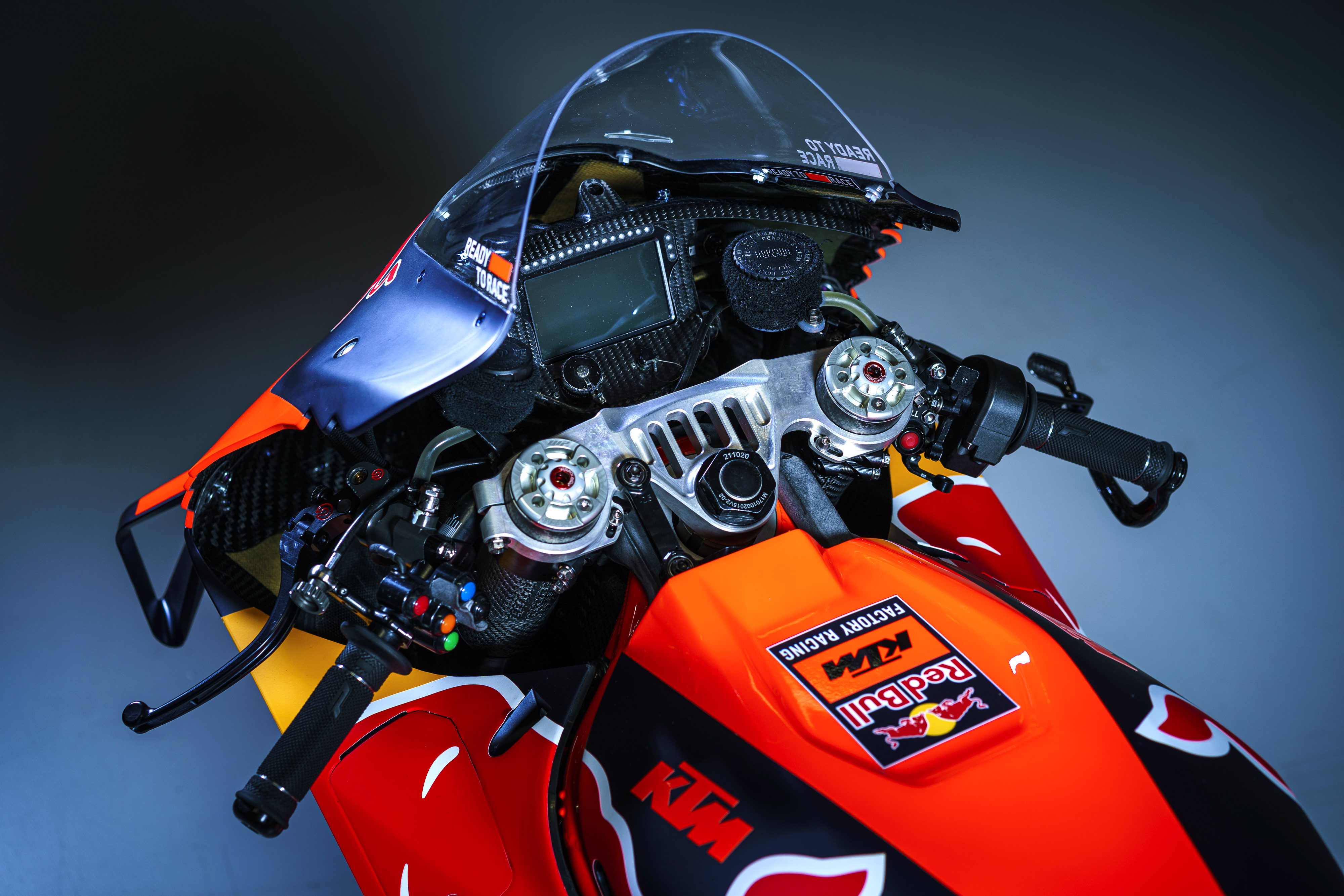 赛车rc比赛(MotoGP 2022：KTM MotoGP 红牛车队的 RC16 赛车)