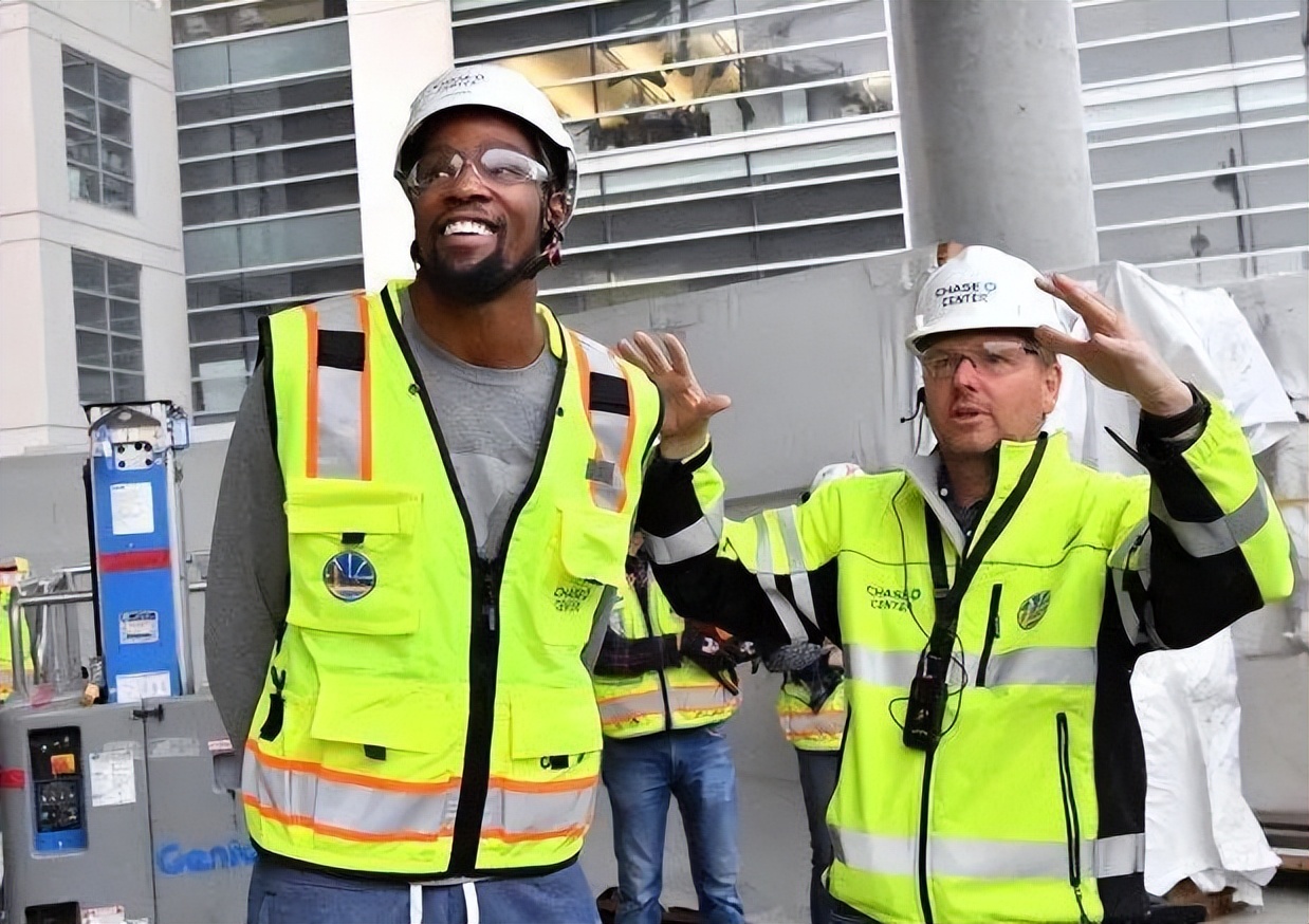 为什么nba罚球旁边不会站(NBA十大未解之谜：马龙罚球一直念咒语，乔丹最后一投有没推人？)