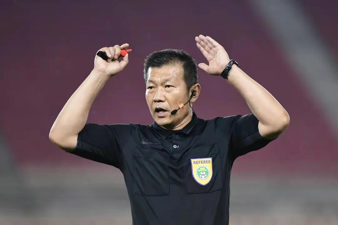 中国足球裁判问题(3次业余判罚,打脸中国足球!当裁判成为主角!