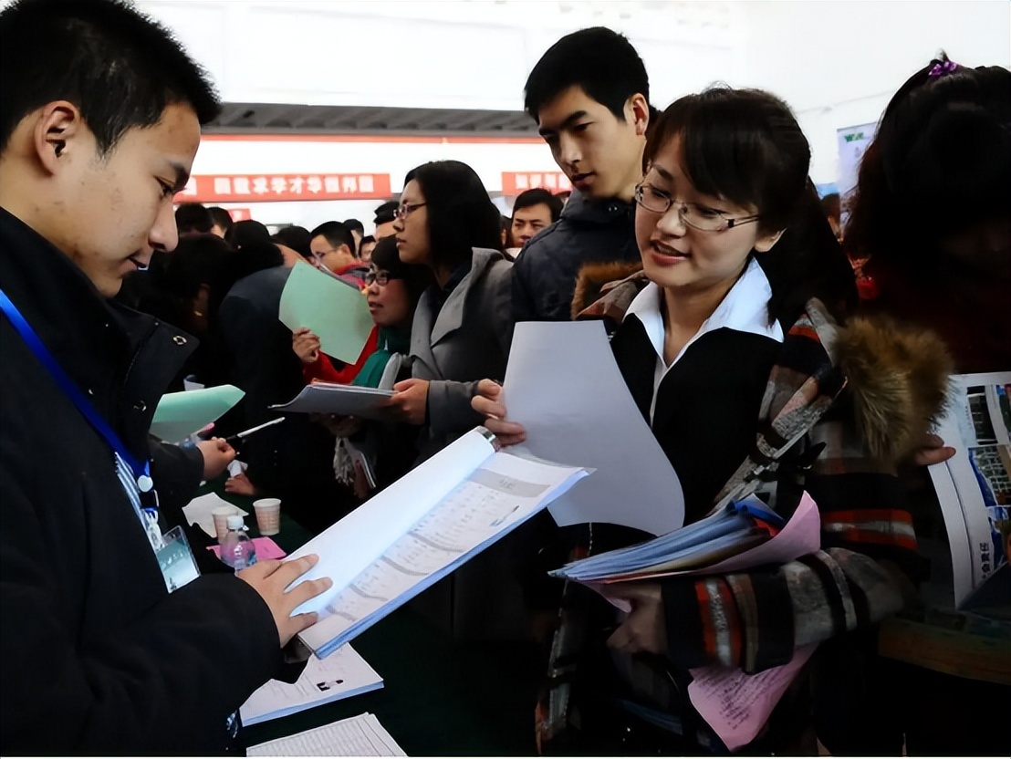 铁饭碗也分“三六九等”？有八大职业被看好，考上就像“捡到宝”