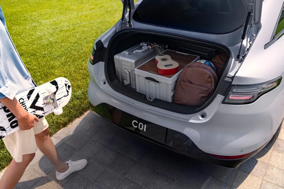 新视觉高清频道足球直（看世界杯的最高段位，是在车里）