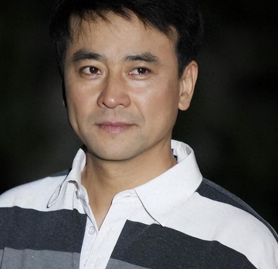 演员罗钢:娶小23岁郝蕾.陪娇妻战胜家族遗传病,48岁老来得子