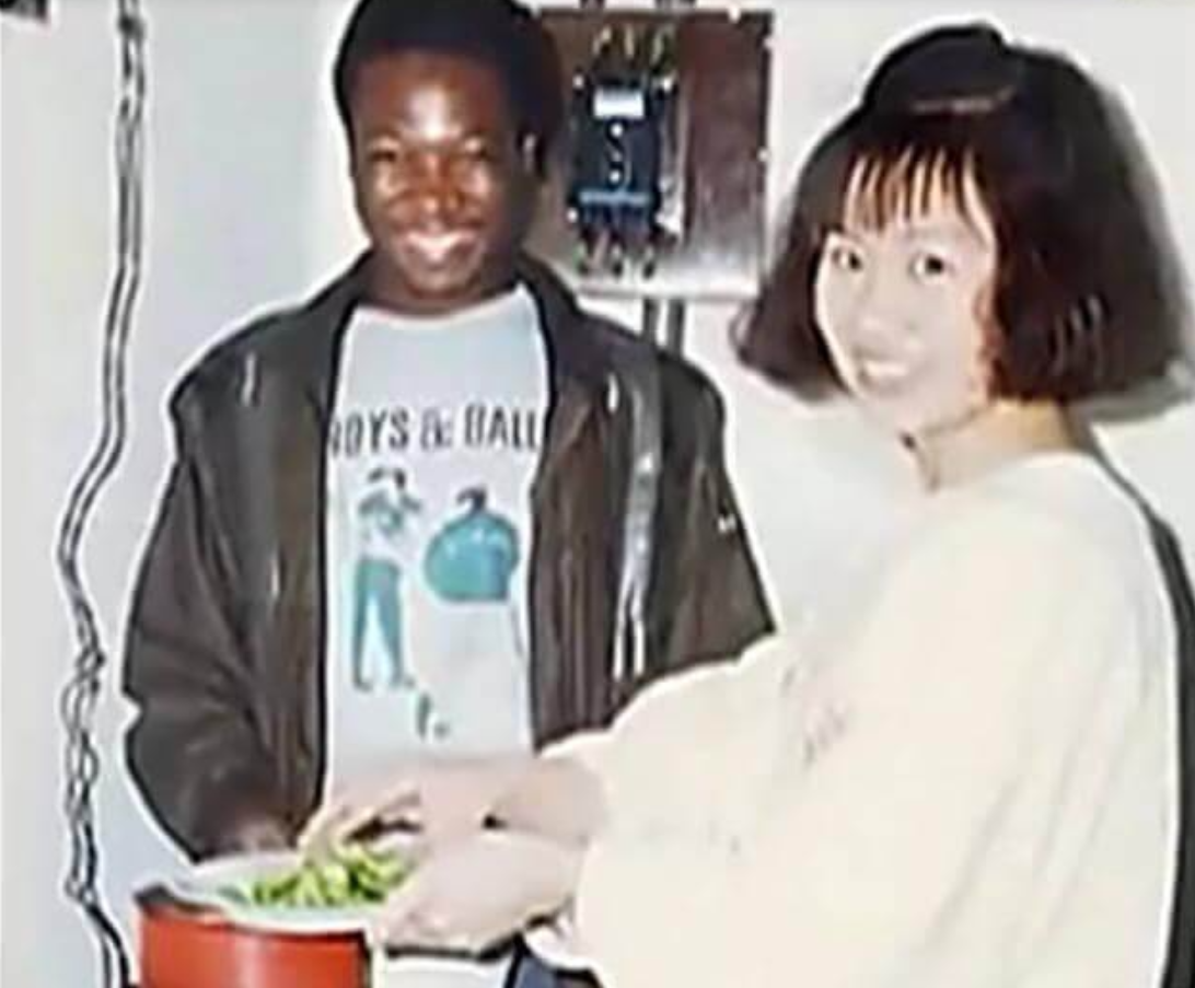 1996年，28岁清华才女不顾劝阻远嫁非洲，后来有了四个混血宝宝