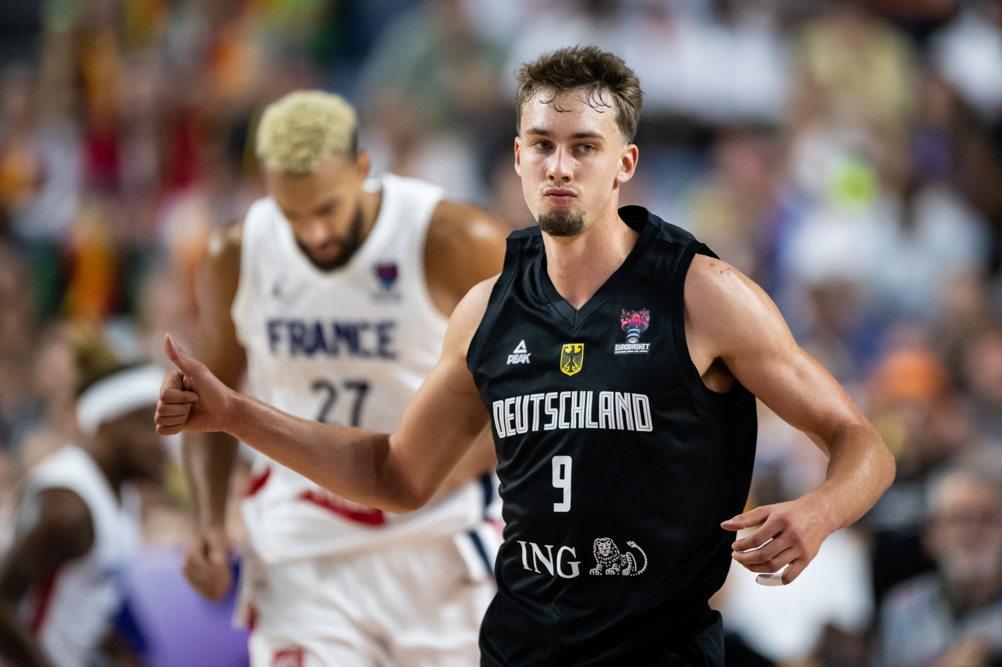 德国男篮阵容2021(德国92-82波黑，德国成了FIBA赛场的金州勇士，施罗德仍难闯NBA)