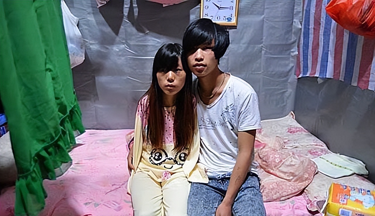湖南无臂女孩:小6岁丈夫不离不弃,靠双腿换尿布,2017年生二胎