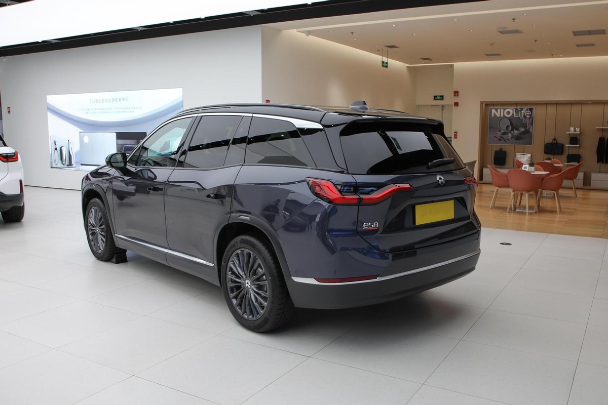 蔚来汽车2022款车售价(4.9秒破百,标配四驱 空气悬挂,47.