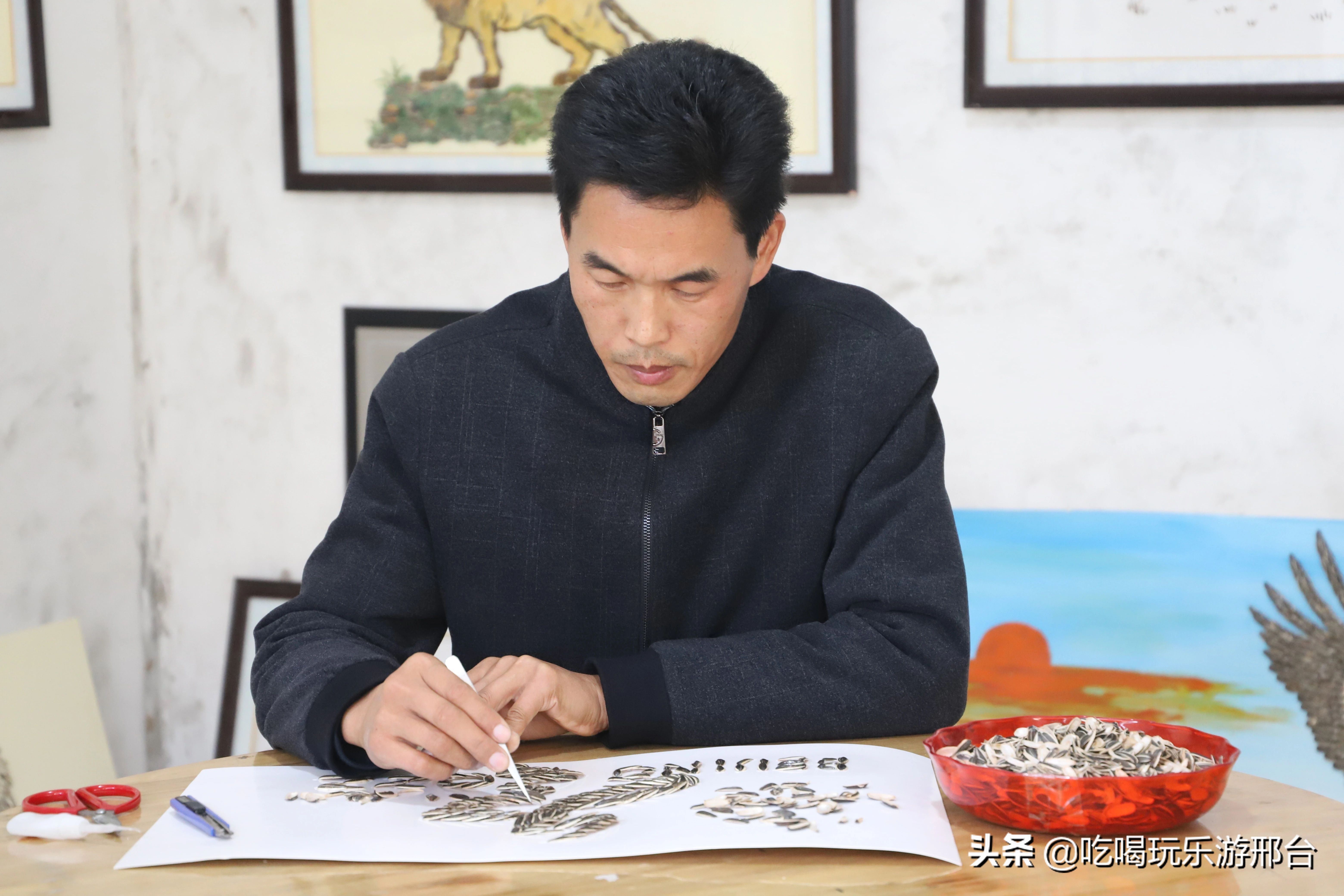 用瓜子壳做手工粘贴画(邢台南和区瓜子哥走红)