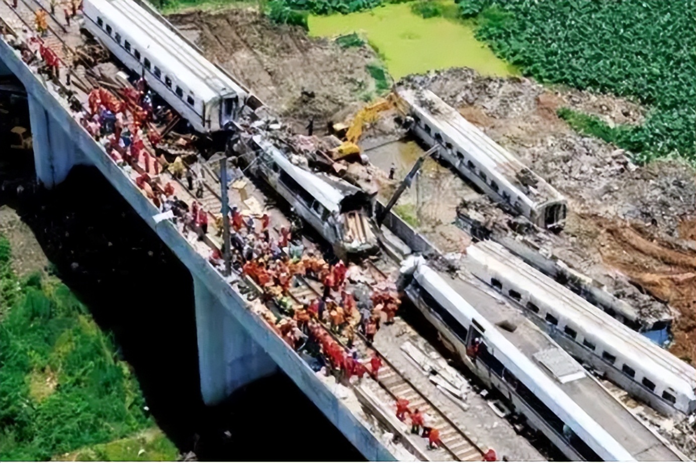 温州高铁事故为什么就地掩埋温州高铁事故为什么要掩埋车头