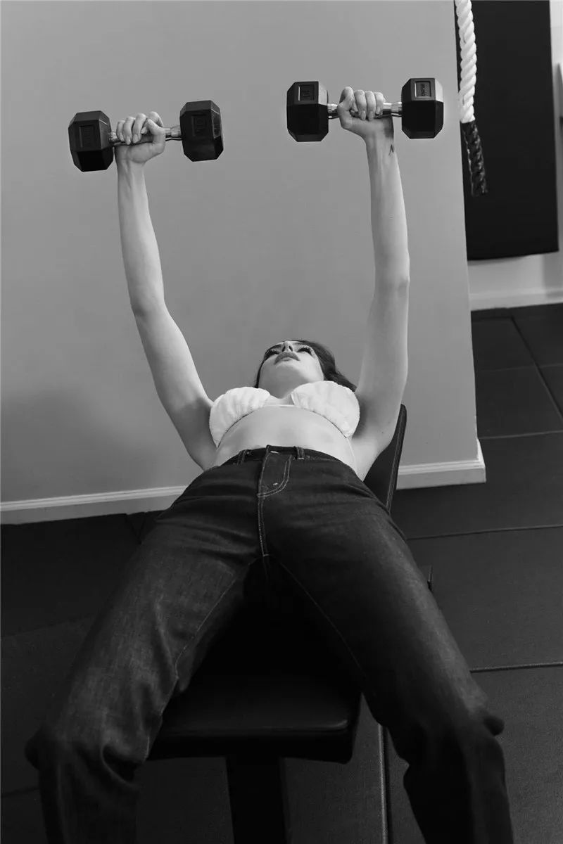 养眼！女神们的杂志大片