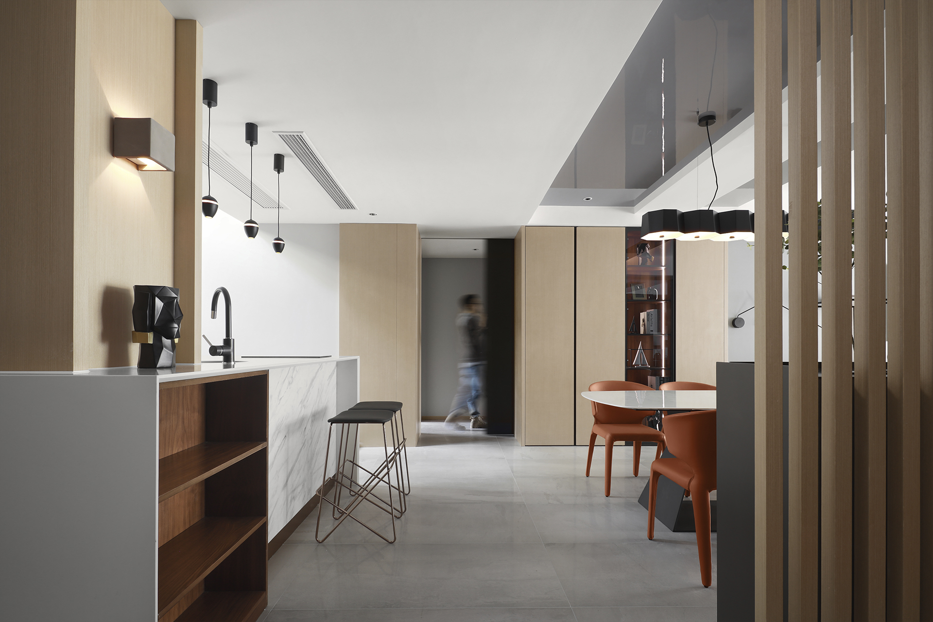 上下打通的重新解构之家，两套大平层打造老少皆宜的现代风装修